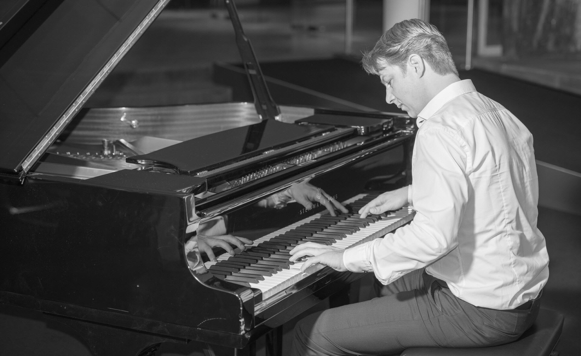 Pianist in Essen: Klavierspieler für Ihre Hochzeit in Essen