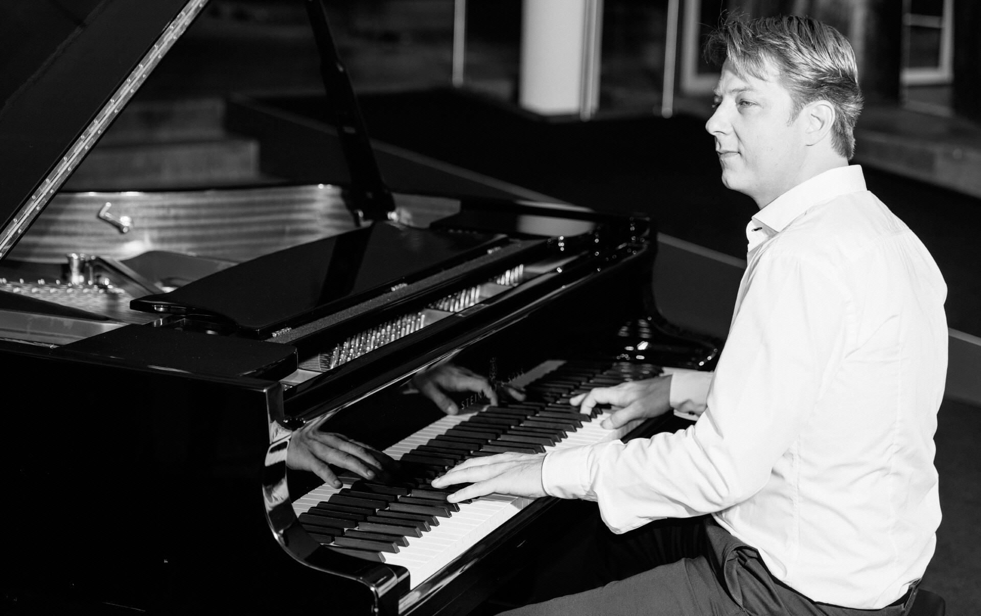 Pianist Muelheim: Der Klavierspieler für Ihre Hochzeit im Ruhrgebiet