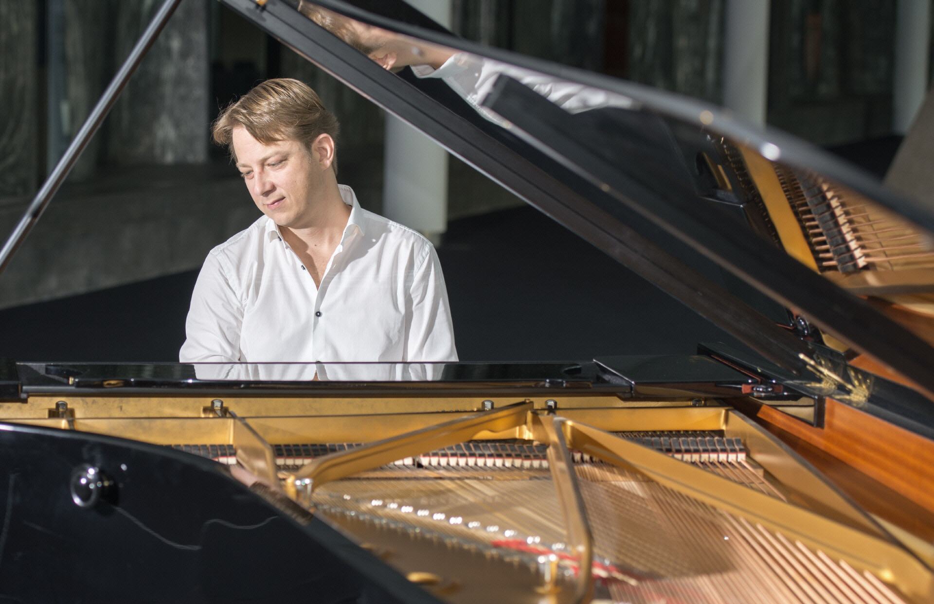 Pianist Haltern: Klavierspieler Alexander Hoell für Ihre Hochzeit in Haltern...