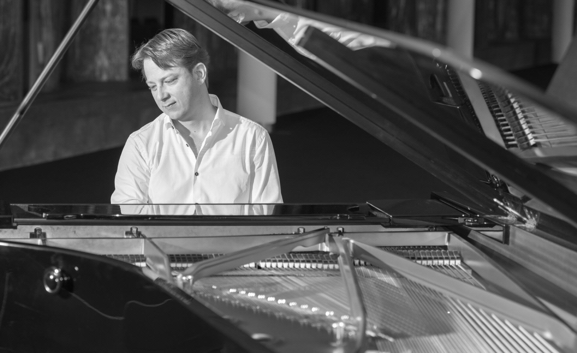 Pianist Castrop-Rauxel: Klavierspieler Alexander Hoell