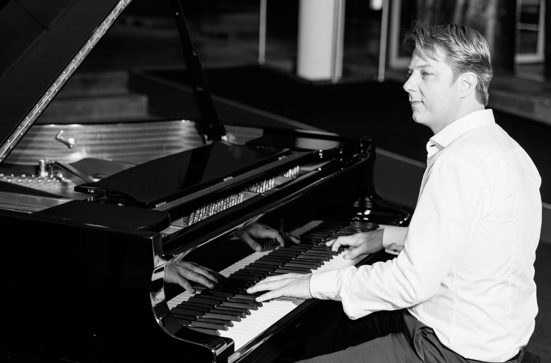 Pianist in Wuppertal: Alexander Hoell - Klavierspieler für Ihre Hochzeit in Wuppertal