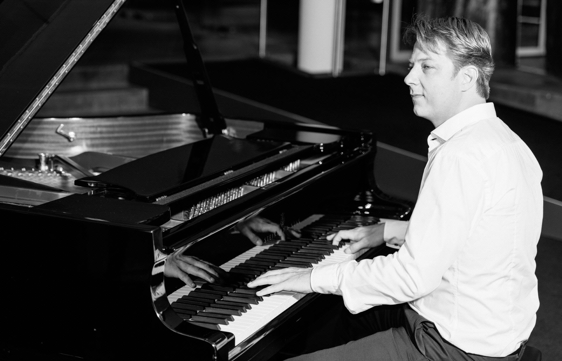 Pianist Duisburg: Klavierspieler für Ihre Hochzeit in Duisburg