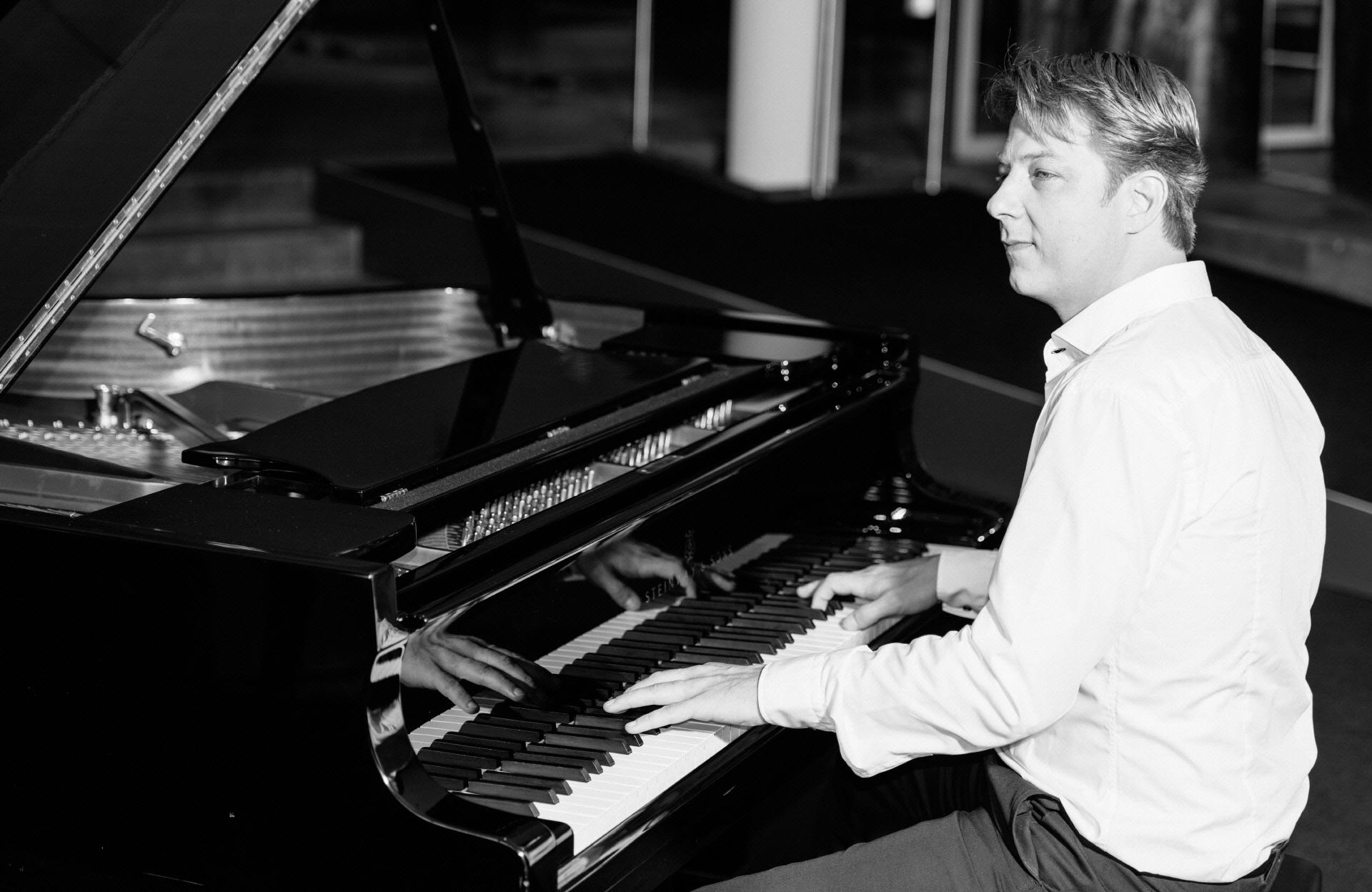 Pianist Beckum: Klavierspieler für Ihre Hochzeit in Beckum: Alexander Hoell
