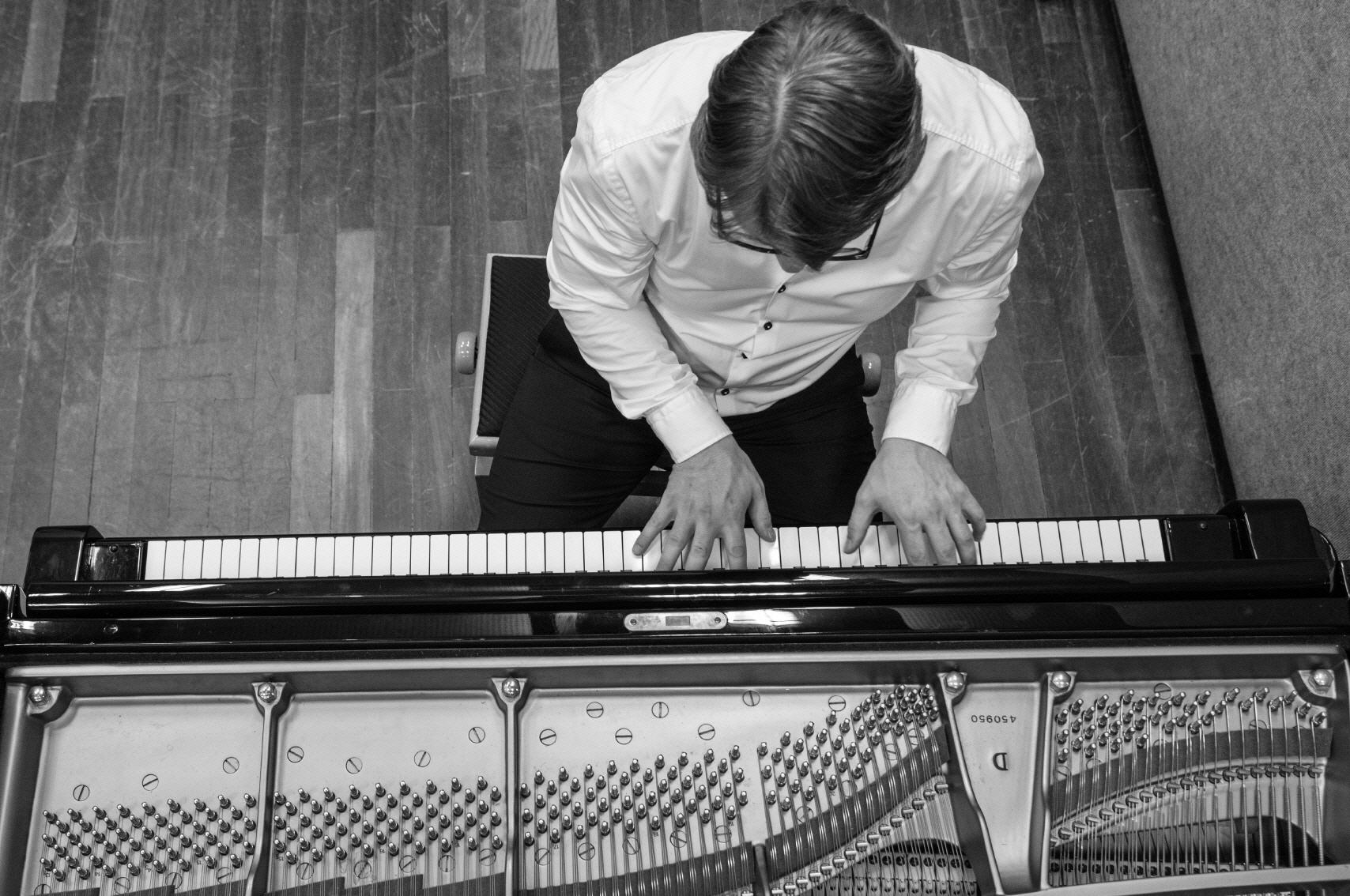 Pianist Alexander Hoell: Klavierspieler für Ihre Hochzeit Soest und Lippstadt