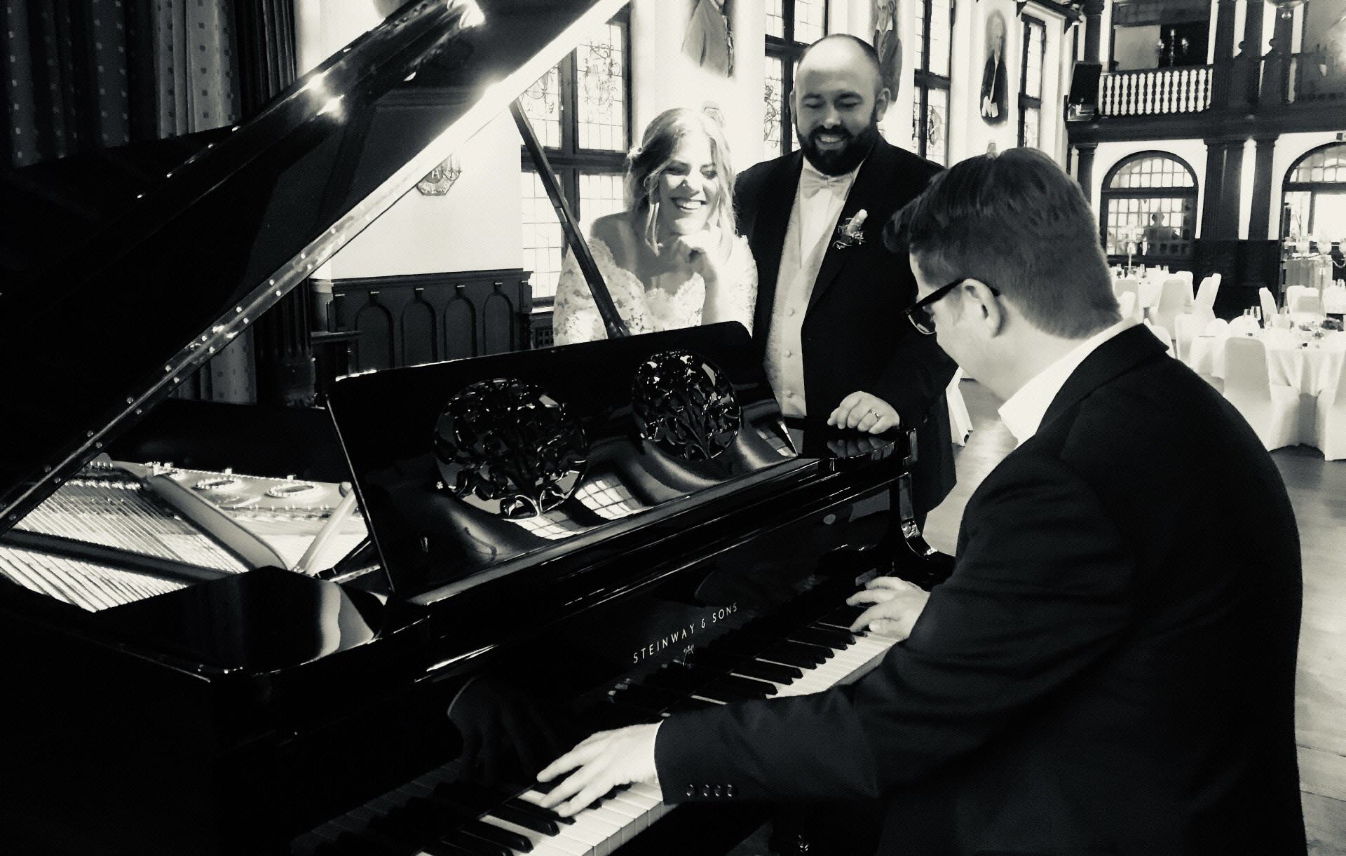 Pianist Meerbusch - Pianist Neuss:  Klavierspieler für Ihre Hochzeit oder Veranstaltung in Neuss
