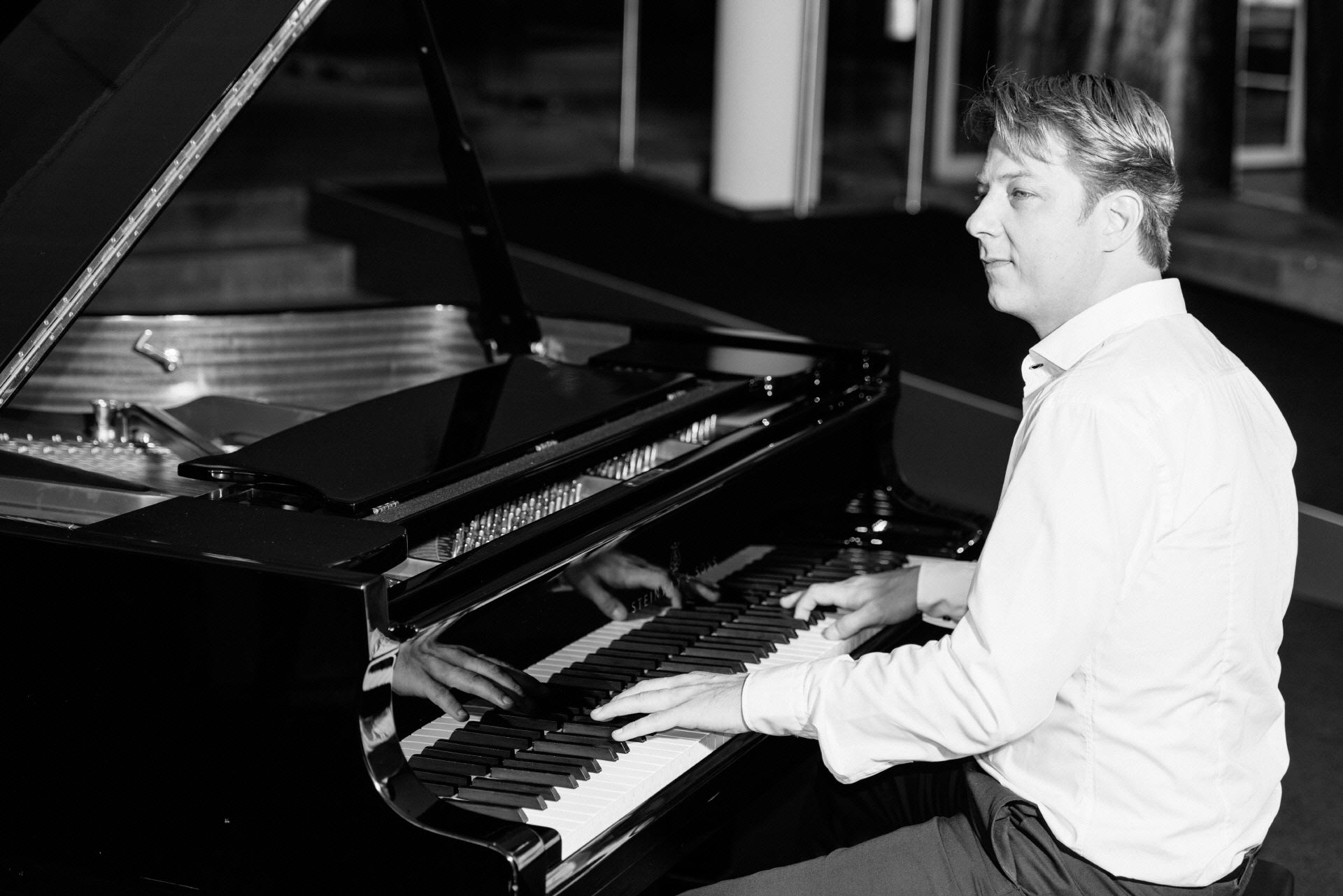 Pianist für Ihre Hochzeit: Alexander Hoell spielt in ganz NRW